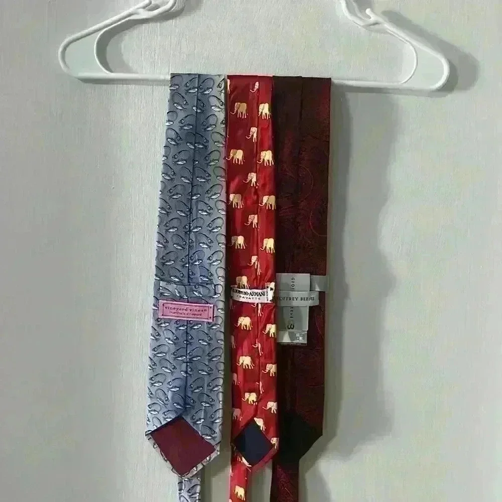 Men tie bundle